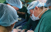 Cụ ông thoát liệt chi vì vết mổ nhỏ ở vùng bẹn Cụ ông thoát liệt chi vì vết mổ nhỏ ở vùng bẹn
