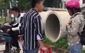 Vợ bỏ nhà theo "anh trai kết nghĩa", chồng tìm suốt một tháng và màn "đánh ghen giữa đường" khiến ai đi qua cũng ngạc nhiên Vợ bỏ nhà theo "anh trai kết nghĩa", chồng tìm suốt một tháng và màn "đánh ghen giữa đường" khiến ai đi qua cũng ngạc nhiên