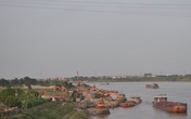 Hai bờ sông Đuống vẫn bị “gặm nhấm” dù Bắc Ninh đã có “lệnh cấm” Hai bờ sông Đuống vẫn bị “gặm nhấm” dù Bắc Ninh đã có “lệnh cấm”