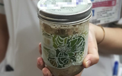 Hà Nội: Bàn giao 35 sản phẩm pate Minh Chay thu hồi được cho công an Hà Nội: Bàn giao 35 sản phẩm pate Minh Chay thu hồi được cho công an