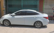 Đỗ ô tô chắn ngang cửa, nữ tài xế bị chủ nhà xích bánh và lời nhắn khiến chị vội xin lỗi Đỗ ô tô chắn ngang cửa, nữ tài xế bị chủ nhà xích bánh và lời nhắn khiến chị vội xin lỗi