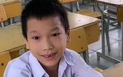 Bé Lù Văn Chiến 7 năm đi bằng đầu gối giờ vui vẻ chống nạng dự lễ khai giảng năm học mới ở Kon Tum Bé Lù Văn Chiến 7 năm đi bằng đầu gối giờ vui vẻ chống nạng dự lễ khai giảng năm học mới ở Kon Tum