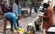 Vụ người phụ nữ mang thai phi xe cán nát mẹt hoa quả của người bán hàng rong: Nhân viên cửa hàng quần áo lên tiếng Vụ người phụ nữ mang thai phi xe cán nát mẹt hoa quả của người bán hàng rong: Nhân viên cửa hàng quần áo lên tiếng