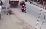Cú bẻ lái tài tình của tài xế xe tải tránh thương vong cho nhiều người Cú bẻ lái tài tình của tài xế xe tải tránh thương vong cho nhiều người