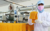 Người 'se duyên' dưa hấu với bún Người 'se duyên' dưa hấu với bún