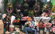 Cận ngày 8/3, chủ tiệm hoa dài cổ ngóng khách Cận ngày 8/3, chủ tiệm hoa dài cổ ngóng khách
