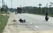 Xe tải tông, kéo lê xe máy 50 m, mẹ và con trai tử vong trên đường về quê Xe tải tông, kéo lê xe máy 50 m, mẹ và con trai tử vong trên đường về quê