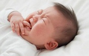 Trẻ hay giật mình khi ngủ có phải là bệnh? Trẻ hay giật mình khi ngủ có phải là bệnh?