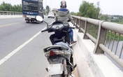 Bi hài thanh niên bỏ xe giữa cầu rồi đi nhậu, "báo hại" nhiều người lặn tìm vì tưởng tự tử Bi hài thanh niên bỏ xe giữa cầu rồi đi nhậu, "báo hại" nhiều người lặn tìm vì tưởng tự tử