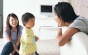 Cha mẹ đừng vội trách mắng khi con không chịu chào hỏi người lớn: Theo các chuyên gia, đó là điều bình thường Cha mẹ đừng vội trách mắng khi con không chịu chào hỏi người lớn: Theo các chuyên gia, đó là điều bình thường