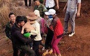 Giải cứu hai cháu bé bị bố mẹ mắc bệnh tâm thần nhốt nhiều ngày không cho đi học Giải cứu hai cháu bé bị bố mẹ mắc bệnh tâm thần nhốt nhiều ngày không cho đi học