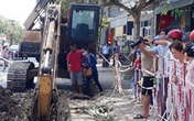 Công nhân bị đất vùi chết khi lắp cống Công nhân bị đất vùi chết khi lắp cống