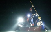 1 học sinh bị ngã xuống sông 7 em còn lại nhảy xuống giúp nhưng không thành 1 học sinh bị ngã xuống sông 7 em còn lại nhảy xuống giúp nhưng không thành