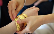 Cô dâu mới vừa đến cửa đã nghe chị chồng lớn giọng: “Vợ mày gả được vào nhà này là phúc cả đời của nó”, diễn biến 2 phút sau đã khiến chị ta tái mặt Cô dâu mới vừa đến cửa đã nghe chị chồng lớn giọng: “Vợ mày gả được vào nhà này là phúc cả đời của nó”, diễn biến 2 phút sau đã khiến chị ta tái mặt