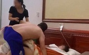 Bị bắt quả tang ngủ với nhân tình trong khách sạn, chồng vùng chăn đứng dậy mắng vợ xơi xơi rồi "nắm đầu" đuổi ra khỏi phòng Bị bắt quả tang ngủ với nhân tình trong khách sạn, chồng vùng chăn đứng dậy mắng vợ xơi xơi rồi "nắm đầu" đuổi ra khỏi phòng