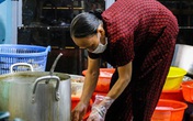 Mẹ già 70 tuổi và câu chuyện nồi lẩu "gánh" 3 thế hệ Mẹ già 70 tuổi và câu chuyện nồi lẩu "gánh" 3 thế hệ