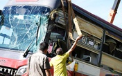 Xe giường nằm bị lật trên cao tốc, hàng chục hành khách hoảng loạn Xe giường nằm bị lật trên cao tốc, hàng chục hành khách hoảng loạn