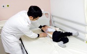 Bé trai 3 tuổi bị vẹo cột sống Bé trai 3 tuổi bị vẹo cột sống