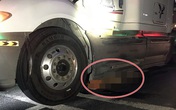 Vụ nạn nhân bị container kéo 60km: Lời khai ban đầu của tài xế Vụ nạn nhân bị container kéo 60km: Lời khai ban đầu của tài xế