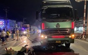 Xe đầu kéo "ủn" xe máy trên đường, 2 người thương vong Xe đầu kéo "ủn" xe máy trên đường, 2 người thương vong