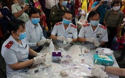 TP Hồ Chí Minh: Tiểu thương hồi hộp khi đoàn kiểm tra lấy mẫu xét nghiệm nhanh giò chả, mứt Tết TP Hồ Chí Minh: Tiểu thương hồi hộp khi đoàn kiểm tra lấy mẫu xét nghiệm nhanh giò chả, mứt Tết