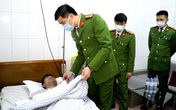Trưởng công an xã bị ngã trọng thương khi tham gia chữa cháy Trưởng công an xã bị ngã trọng thương khi tham gia chữa cháy