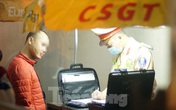Vi phạm nồng độ cồn ở mức "khủng", người đàn ông ngậm ngùi... bắt taxi về Vi phạm nồng độ cồn ở mức "khủng", người đàn ông ngậm ngùi... bắt taxi về