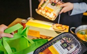 Con gái sang chảnh, mua tôm hùm, nho Mỹ ship thẳng về quê cho mẹ Con gái sang chảnh, mua tôm hùm, nho Mỹ ship thẳng về quê cho mẹ