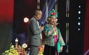 Xuân Hinh khóc kể ký ức mẹ vất vả gánh bèo nuôi mình ăn học Xuân Hinh khóc kể ký ức mẹ vất vả gánh bèo nuôi mình ăn học