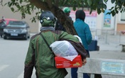 Trường Tiểu học Xuân Phương ngày đầu trở thành nơi cách ly tập trung, phụ huynh hối hả "tiếp tế" nhu yếu phẩm cho con Trường Tiểu học Xuân Phương ngày đầu trở thành nơi cách ly tập trung, phụ huynh hối hả "tiếp tế" nhu yếu phẩm cho con
