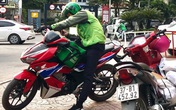 Hậu tăng giá cước: Khách quay lưng, tài xế Grab chật vật Hậu tăng giá cước: Khách quay lưng, tài xế Grab chật vật