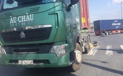 TP.HCM: Mẹ bị xe container cán tử vong, con trai ôm thi thể khóc nghẹn gọi “Mẹ ơi” TP.HCM: Mẹ bị xe container cán tử vong, con trai ôm thi thể khóc nghẹn gọi “Mẹ ơi”