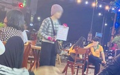 Xôn xao hình ảnh cô gái trẻ cầm biển xin tiền ở Phú Yên khiến dân mạng hoài nghi: Mắc bệnh thật hay đi xin để sắm thêm vàng? Xôn xao hình ảnh cô gái trẻ cầm biển xin tiền ở Phú Yên khiến dân mạng hoài nghi: Mắc bệnh thật hay đi xin để sắm thêm vàng?