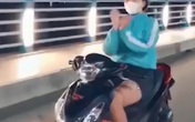 Lộ danh tính cô gái đi xe máy thả 2 tay múa quạt gây bức xúc dư luận Lộ danh tính cô gái đi xe máy thả 2 tay múa quạt gây bức xúc dư luận