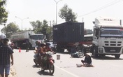 Va chạm với xe tải, hai 2 ông cháu tử vong Va chạm với xe tải, hai 2 ông cháu tử vong