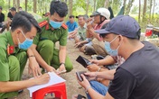 Người cảnh giới dẫn đường cho trưởng công an huyện vào sới gà Người cảnh giới dẫn đường cho trưởng công an huyện vào sới gà