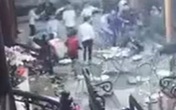 Vụ hàng chục thanh niên xông vào nhà chém người ngày mùng 1 Tết: Nguyên nhân từ cuộc rượu mừng năm mới Vụ hàng chục thanh niên xông vào nhà chém người ngày mùng 1 Tết: Nguyên nhân từ cuộc rượu mừng năm mới