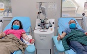 Kho máu khan hiếm, nhiều cặp đôi nhân viên Viện Huyết học rủ nhau hiến máu đầu xuân Kho máu khan hiếm, nhiều cặp đôi nhân viên Viện Huyết học rủ nhau hiến máu đầu xuân