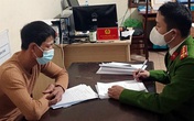 Hà Nội: 2 "cò mồi" lén đưa khách vào chùa Hương bằng đường "tiểu ngạch" Hà Nội: 2 "cò mồi" lén đưa khách vào chùa Hương bằng đường "tiểu ngạch"