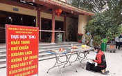 Người dân đeo khẩu trang, giữ khoảng cách vào dâng hương tại Đền Cửa Đạt Người dân đeo khẩu trang, giữ khoảng cách vào dâng hương tại Đền Cửa Đạt