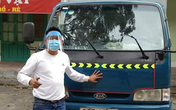 Chuyện người đàn ông di chuyển gần 500km một ngày vận chuyển hàng tiếp ứng cho vùng dịch vì "không thể cầm lòng" Chuyện người đàn ông di chuyển gần 500km một ngày vận chuyển hàng tiếp ứng cho vùng dịch vì "không thể cầm lòng"