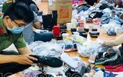 20 người livestream trong kho hàng lậu ở Đồng Nai 20 người livestream trong kho hàng lậu ở Đồng Nai
