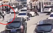 Con gái đang chơi trước nhà thì bị ô tô cán tử vong, mẹ chứng kiến toàn bộ sự việc chỉ có thể ôm con gào khóc Con gái đang chơi trước nhà thì bị ô tô cán tử vong, mẹ chứng kiến toàn bộ sự việc chỉ có thể ôm con gào khóc