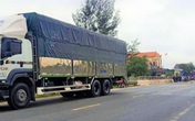 Va chạm với xe tải, 2 vợ chồng thương vong Va chạm với xe tải, 2 vợ chồng thương vong