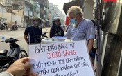 Vì dịch COVID-19, 'ông Tây' bán chuối chiên mưu sinh ở vỉa hè TPHCM Vì dịch COVID-19, 'ông Tây' bán chuối chiên mưu sinh ở vỉa hè TPHCM