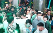 Đang bị "tầm nã" vì gây ra vụ nổ súng, giang hồ đất Cảng vẫn vào quán bar ăn chơi Đang bị "tầm nã" vì gây ra vụ nổ súng, giang hồ đất Cảng vẫn vào quán bar ăn chơi
