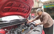 Chuyện thú vị về cụ bà hơn 70 tuổi nửa thế kỉ “bắt bệnh” cho ô tô Chuyện thú vị về cụ bà hơn 70 tuổi nửa thế kỉ “bắt bệnh” cho ô tô