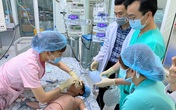 Liên tiếp cấp cứu trẻ nhỏ sốt xuất huyết nặng Liên tiếp cấp cứu trẻ nhỏ sốt xuất huyết nặng