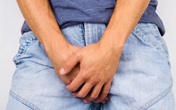 Người đàn ông dùng kem đánh răng chữa xuất tinh sớm Người đàn ông dùng kem đánh răng chữa xuất tinh sớm