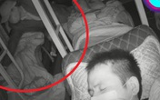 Ngủ say trên ô tô khách, cô gái không hề cảnh giác "bàn tay xấu xí" của gã trai lạ bên cạnh Ngủ say trên ô tô khách, cô gái không hề cảnh giác "bàn tay xấu xí" của gã trai lạ bên cạnh